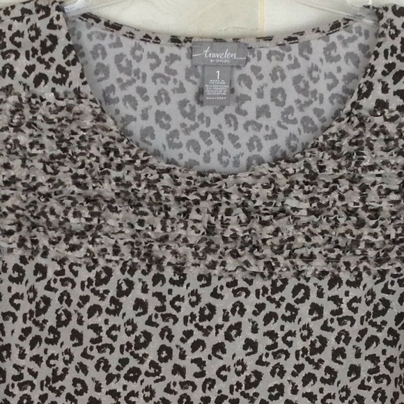 Chico's Travelers Sz. 1 Animal Print Top - M - Picture 3 of 7